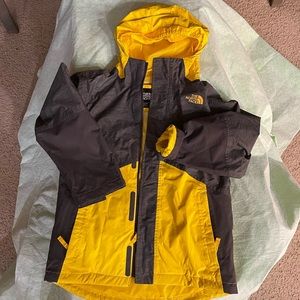 NORTH FACE BOYS JACKET… size 10/12